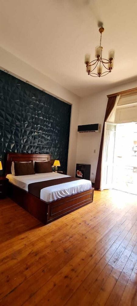 Kmt Hostel Deluxe Double Room 11