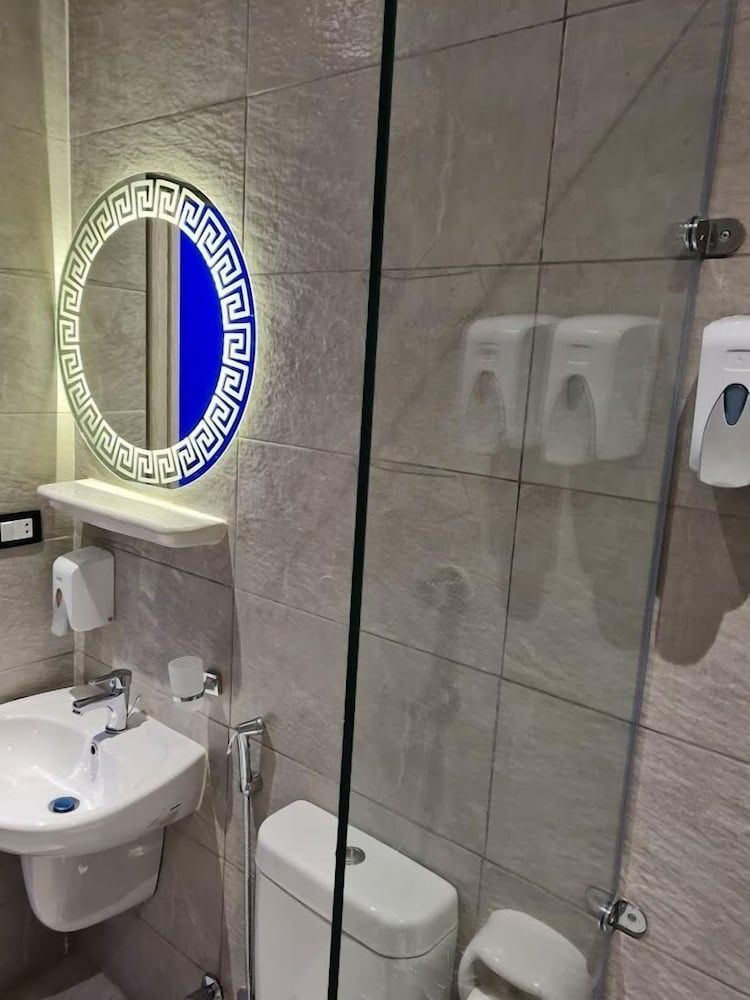 Kmt Hostel Deluxe Double Room 15