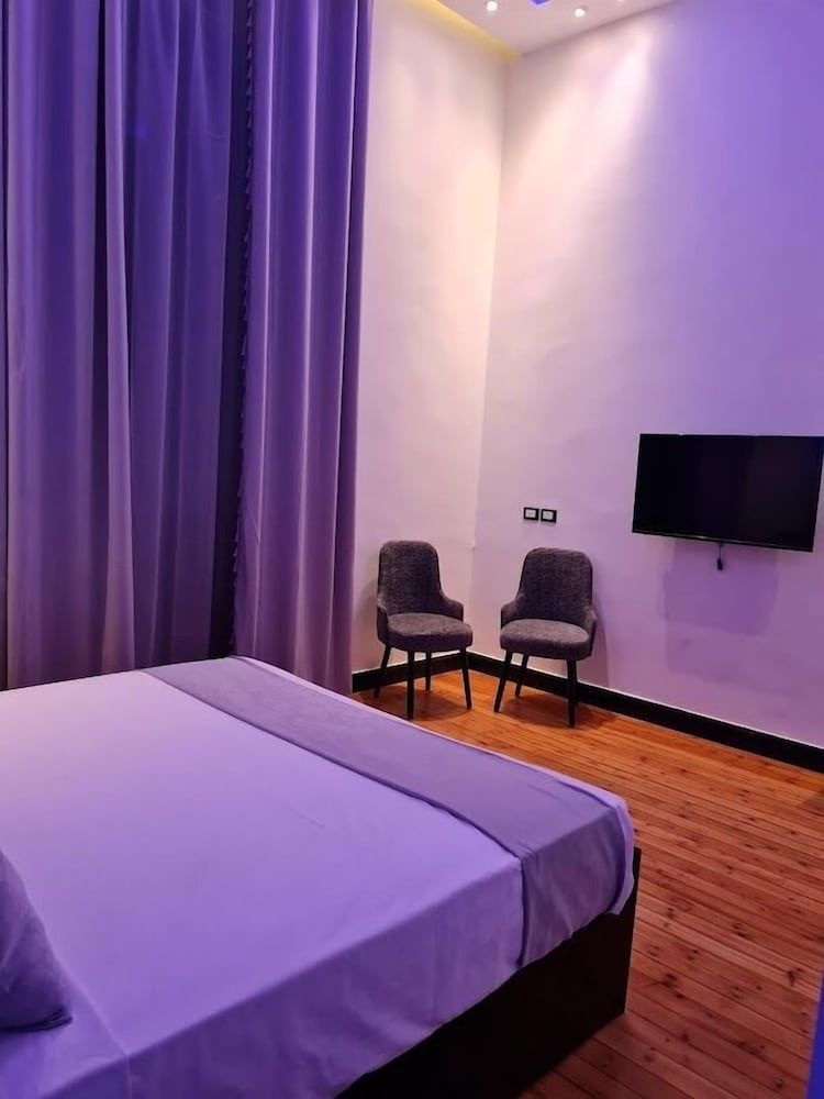 Kmt Hostel Deluxe Double Room 8