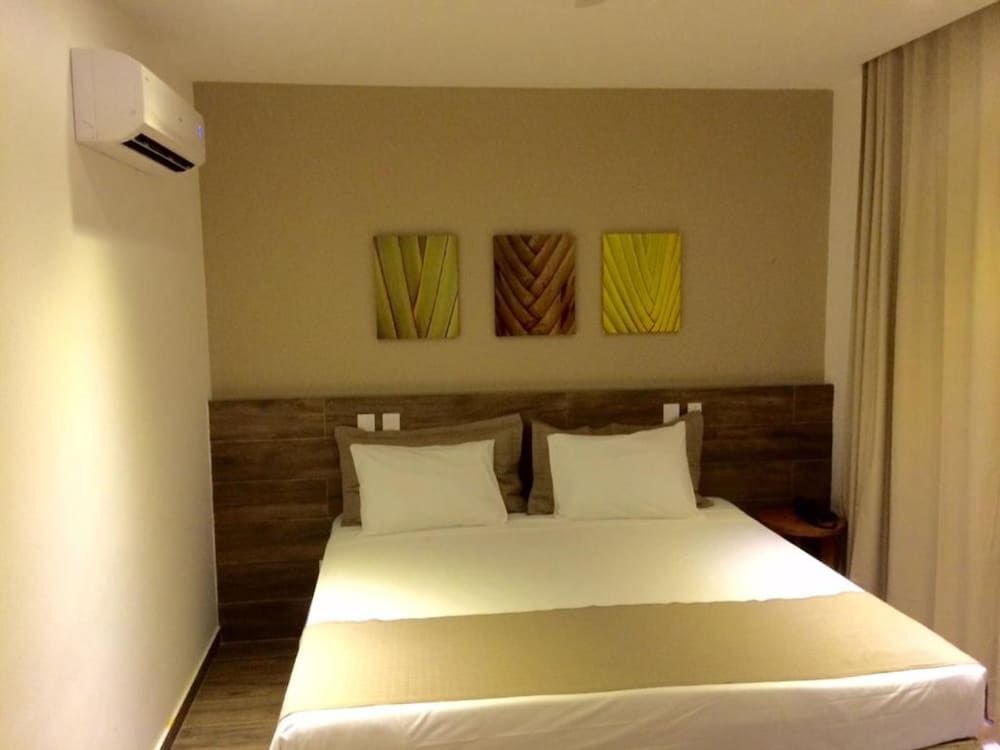 Ravenala Hotel