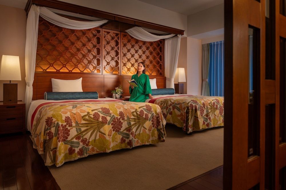 Royal Ocean Suite 3-4 persons (With Lounge Access)