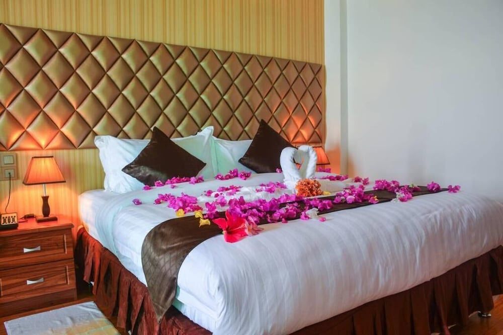 Honeymoon Studio Suite