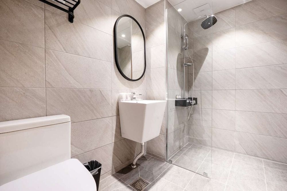 Daisy Hotel Standard Room, 1 Queen Bed, Non Smoking, Mountain View 4