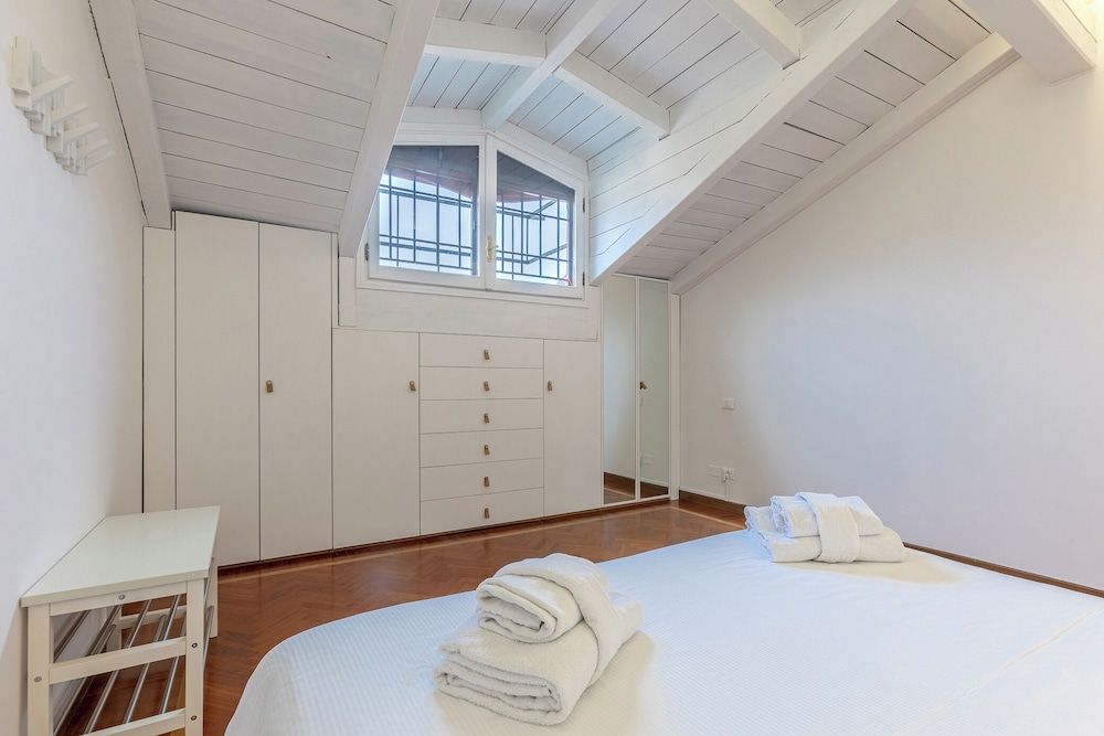 Pratello Elegante e Raffinata Mansarda Apartment, 1 Bedroom 9