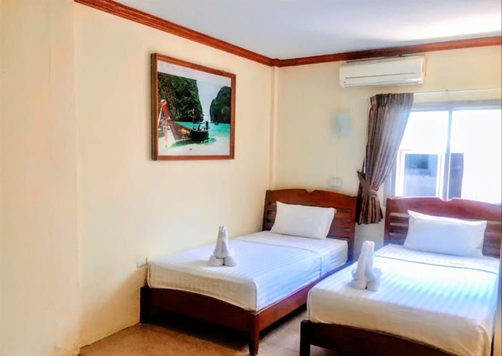 Golden Bee PhiPhi Hostel