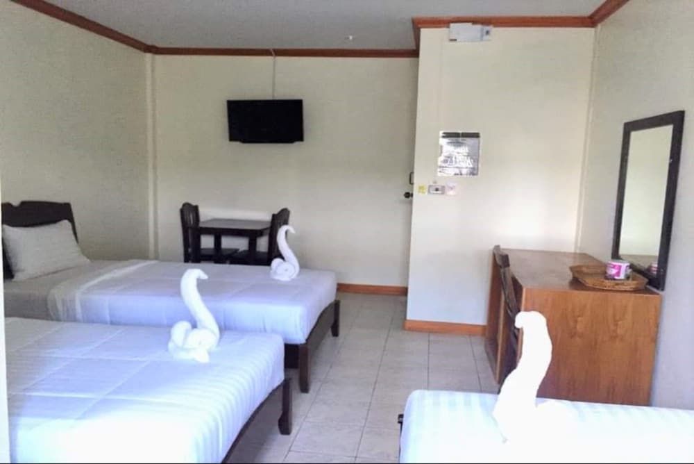 Golden Bee PhiPhi Hostel Triple Room 3