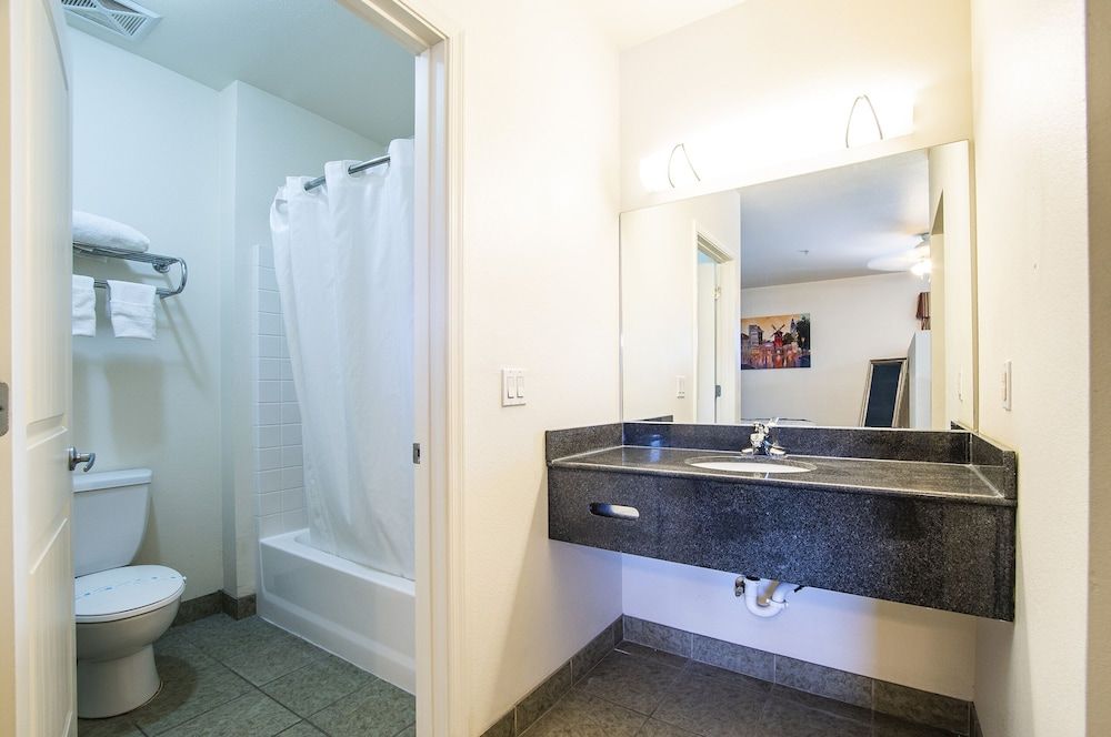 The Vistas Basic Apartment 2