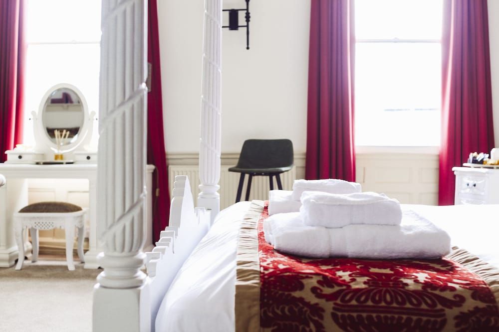 The Old Crown Coaching Inn Honeymoon Double Room, 1 King Bed 4