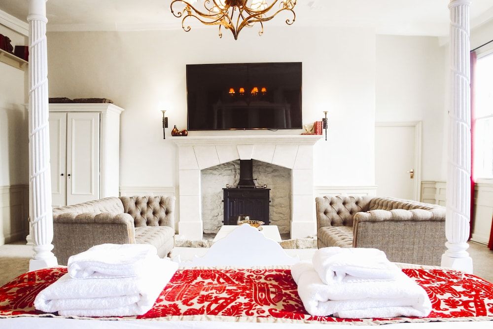 The Old Crown Coaching Inn Honeymoon Double Room, 1 King Bed 5