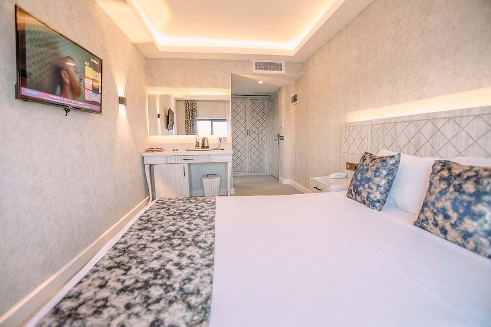 undefined Platinum Otel