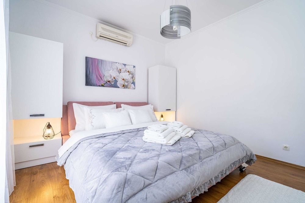 undefined Apartment and Rooms Duja 8