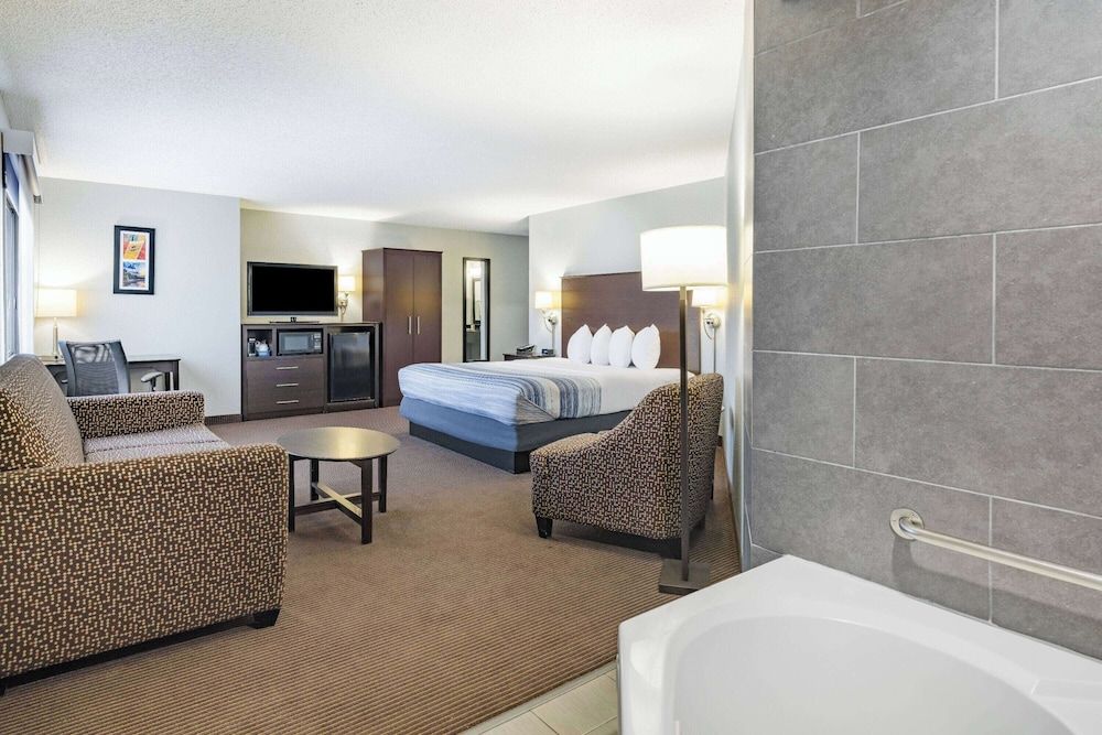 Deluxe Studio Suite, 1 King Bed, Non Smoking