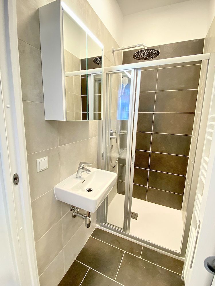 Steiner Residences Vienna Reumannplatz Business Apartment, 1 Queen Bed, Non Smoking, Balcony 5