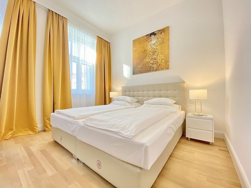 Steiner Residences Vienna Reumannplatz Superior Apartment, 1 Queen Bed, Non Smoking, Kitchen 3