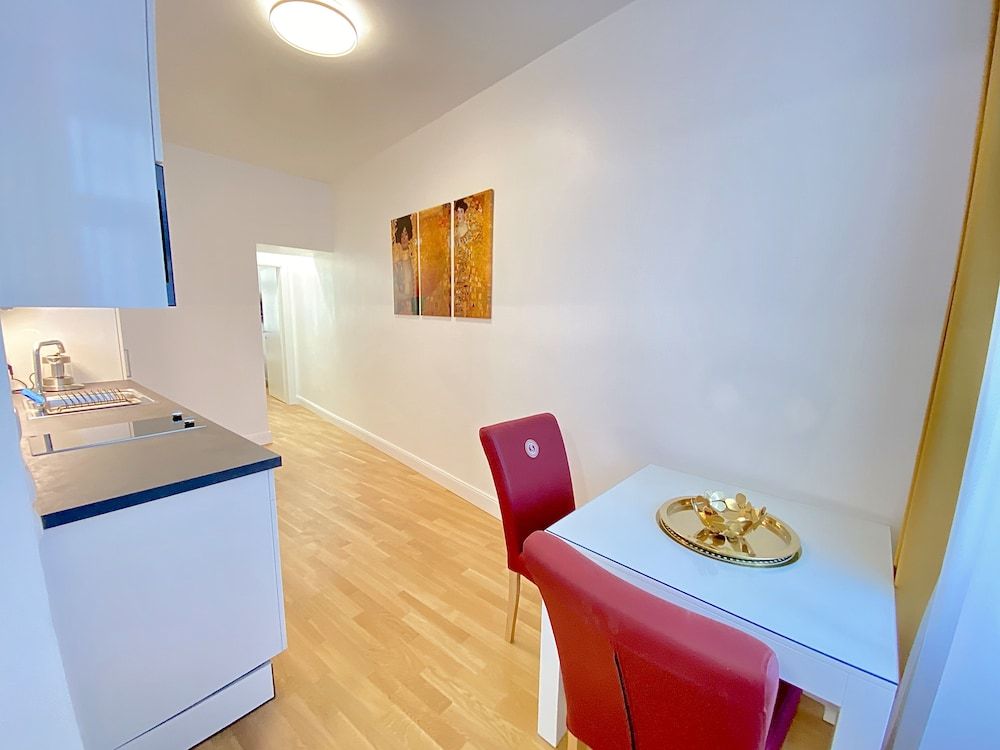 Steiner Residences Vienna Reumannplatz Economy Apartment, 1 Queen Bed, Non Smoking, Kitchen 8