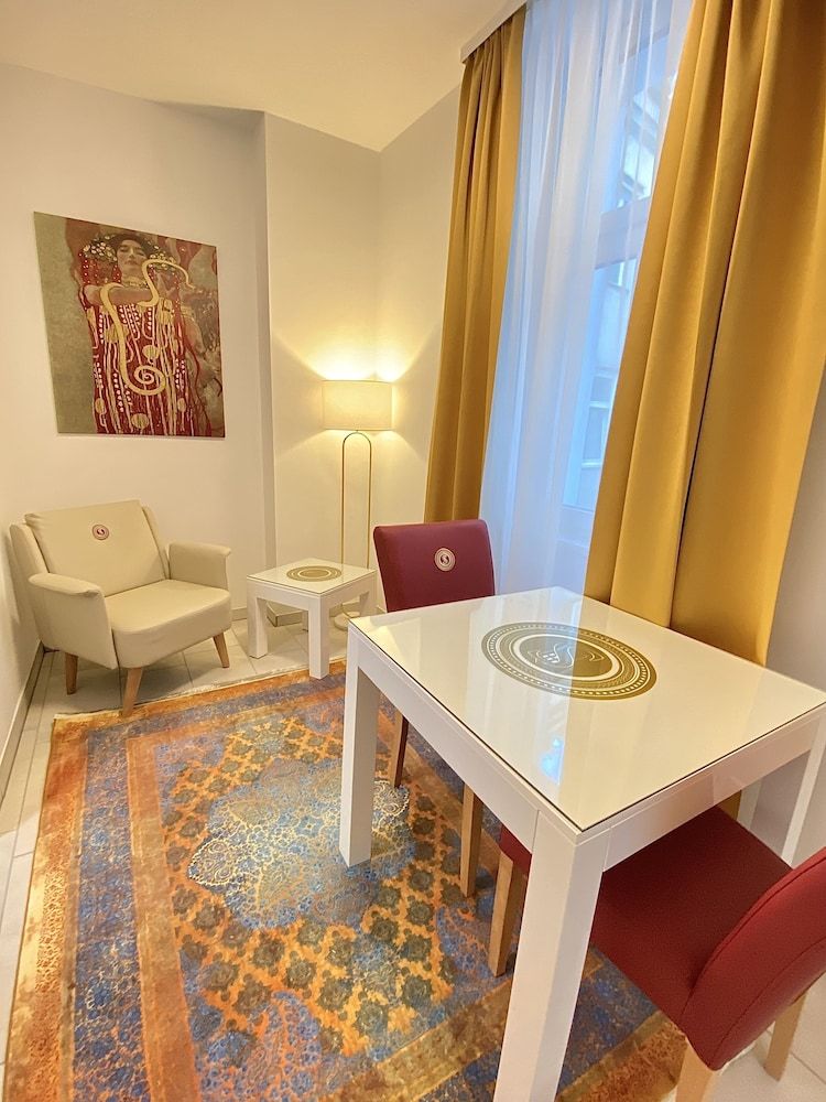 Steiner Residences Vienna Reumannplatz Business Apartment, 1 Queen Bed, Non Smoking, Balcony 8