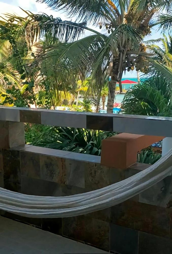 Island Magic Beach Resort King Pool View 4