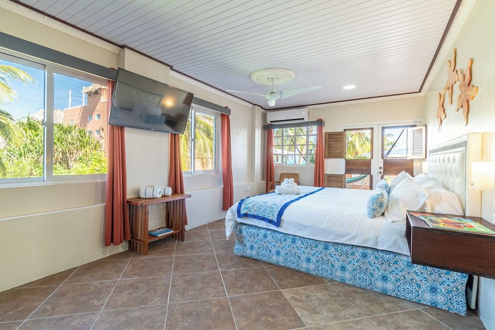 Island Magic Beach Resort King Pool View 3