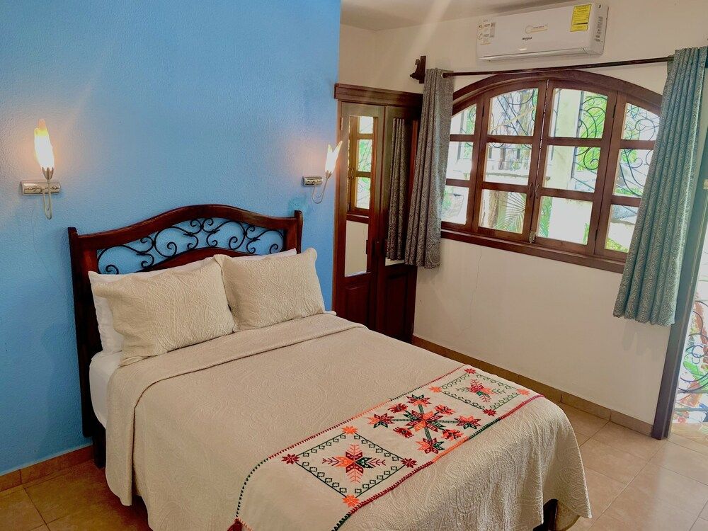 Room, Pool View (Orquídeas #1)
