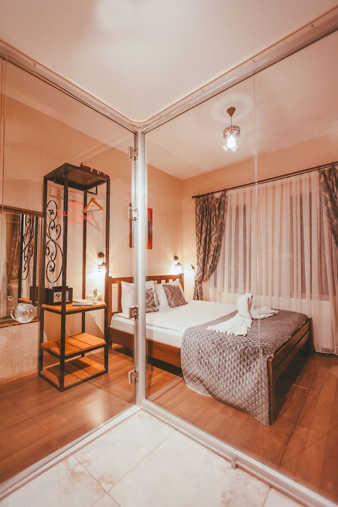 undefined Pigeon Valley Stone House