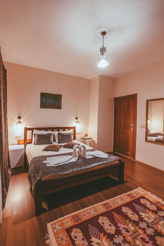 undefined Pigeon Valley Stone House 5