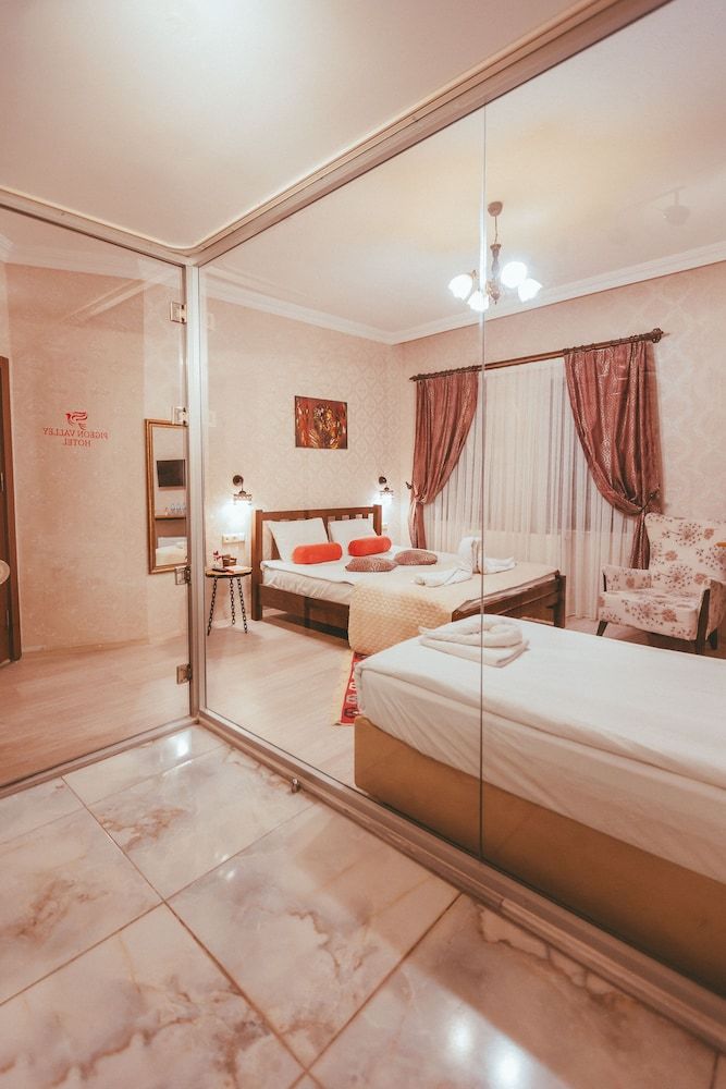 Pigeon Valley Stone House Economy Triple Room, 1 Bedroom, Non Smoking, Garden View 8