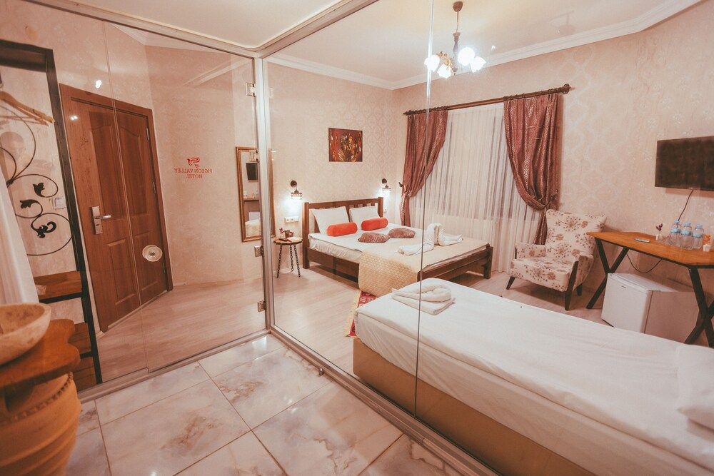 undefined Pigeon Valley Stone House 4