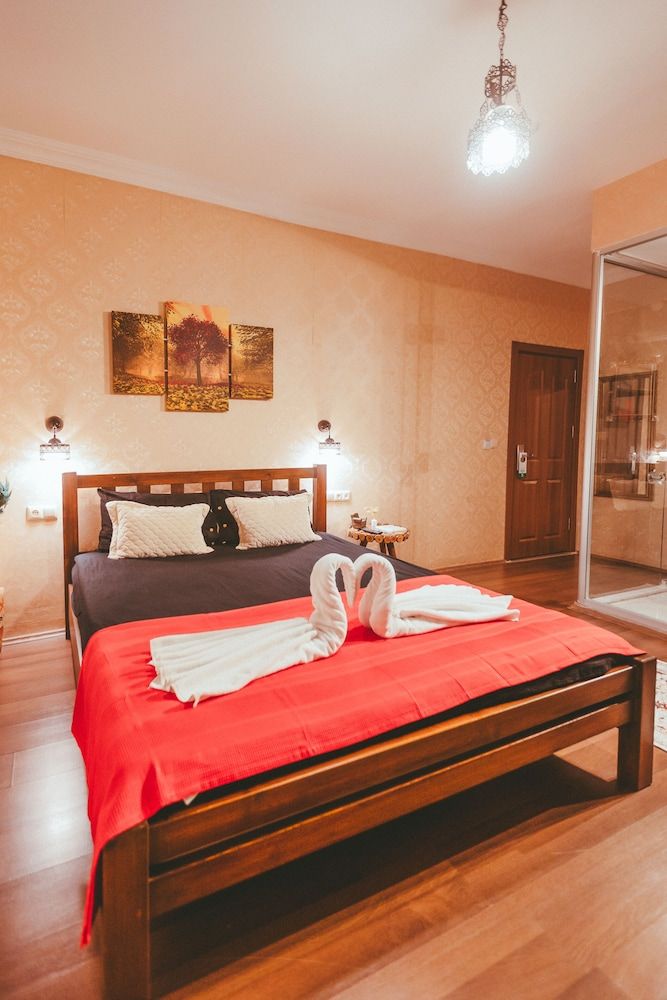 undefined Pigeon Valley Stone House 2