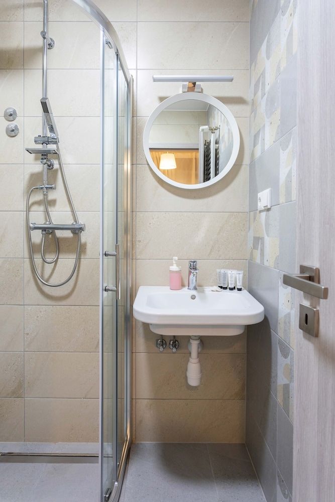 undefined Modern and Cozy Studio Near City Center 5