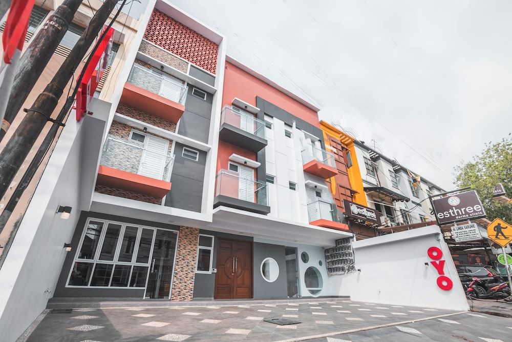 undefined Super OYO 1487 Residence Khoe 4