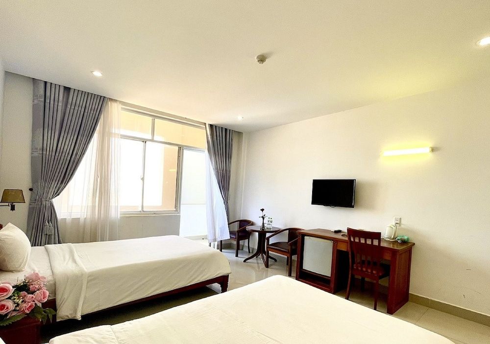 My Khe 2 Da Nang Seafront Hotel Superior Room 3
