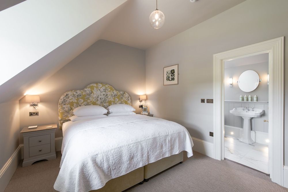 Double Room (Bedroom 8)