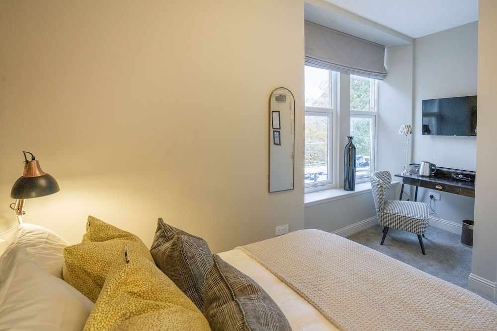 The Woodside Deluxe Double Room 9