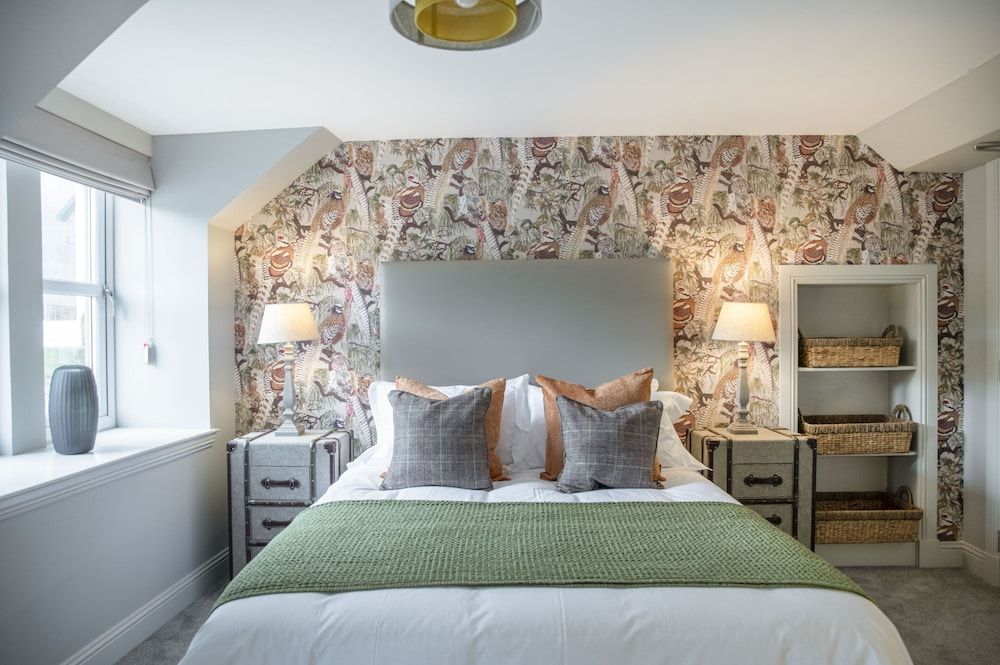 The Woodside Deluxe King Room 2