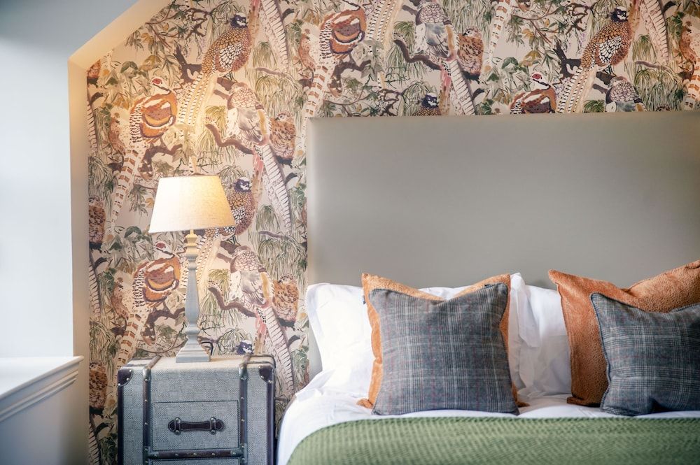 The Woodside Deluxe King Room 5