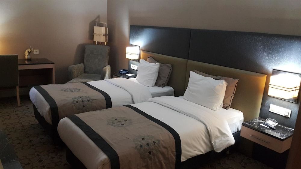 undefined Darkhill Hotel 5