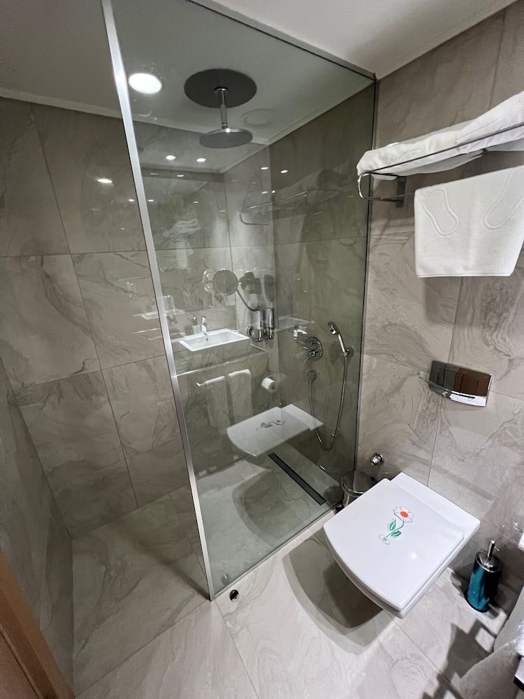 undefined Darkhill Hotel 7