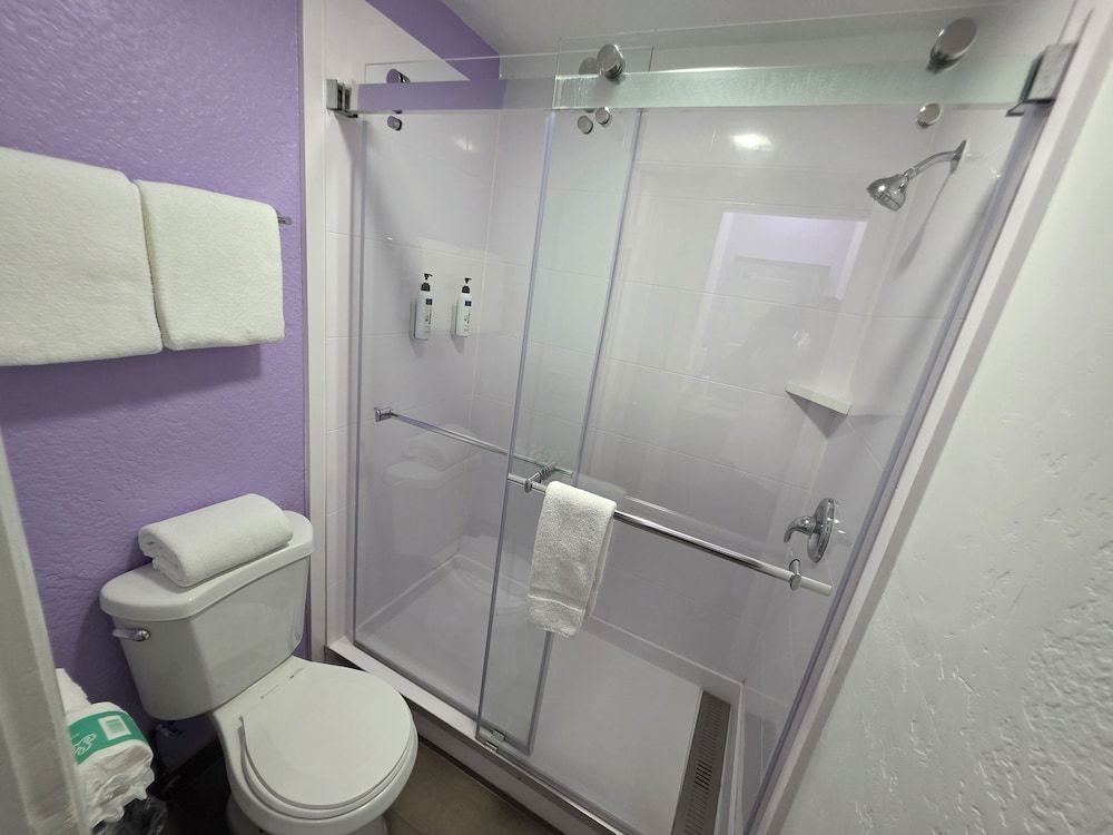 The Aqua Pacific Hotel Classic 1 King Bed 6