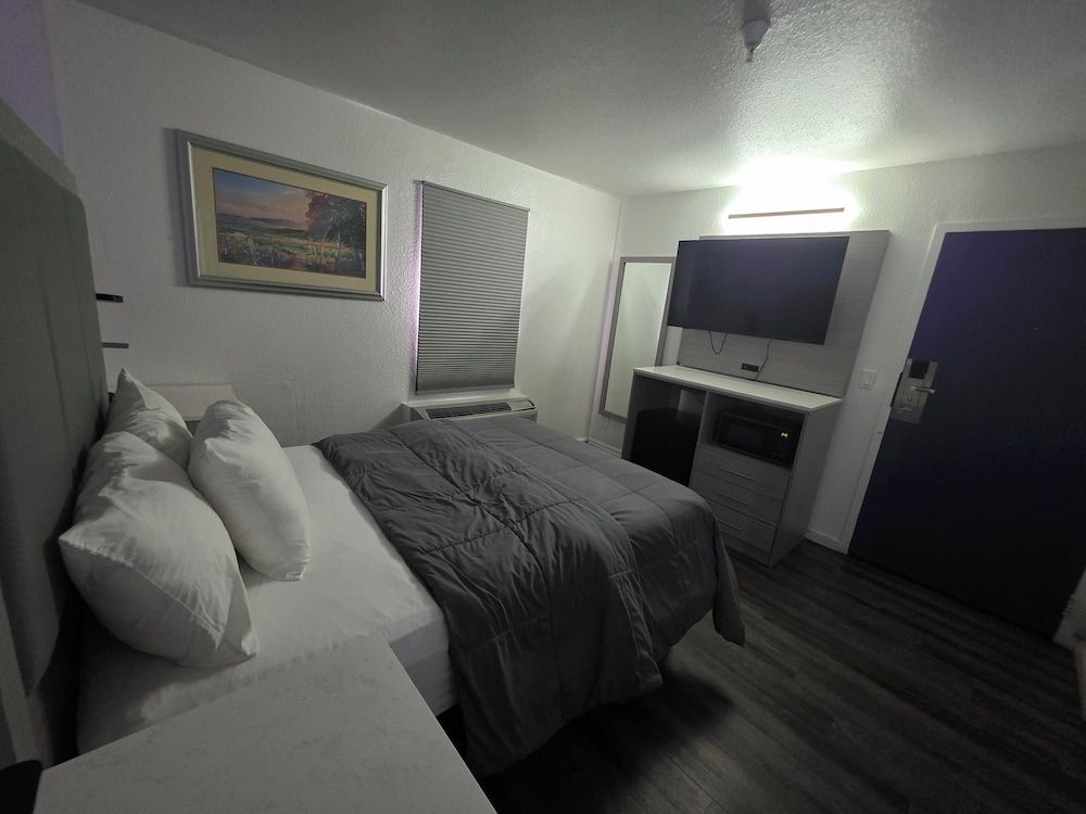 undefined The Aqua Pacific Hotel 2