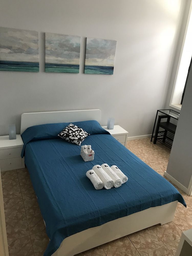 H.ö.H Double Room, Private Bathroom