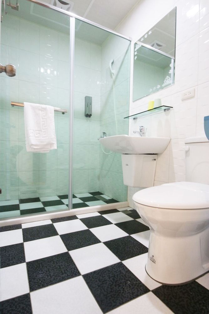 The Wind BnB II The Wind Family Room with Balcony 4