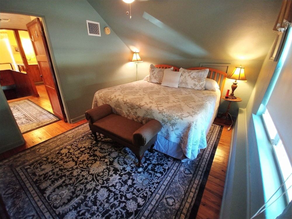 Historic Tremain Cottages Hideaway, Not Pet Friendly 2