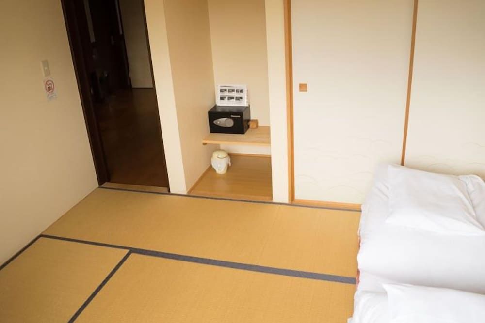 Japanese Style Twin Room with Shared Bathroom 1