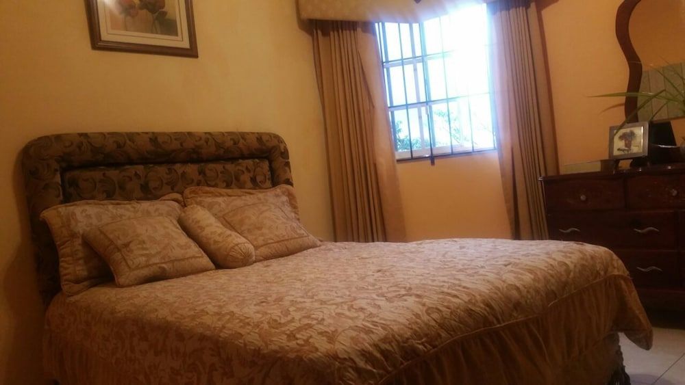 Mountain Top Villa Comfort Single Room, 1 Bedroom 2