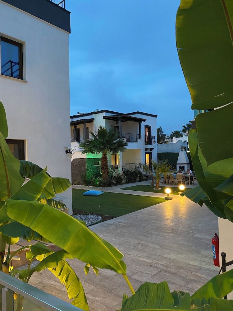 undefined Orya Apart 5