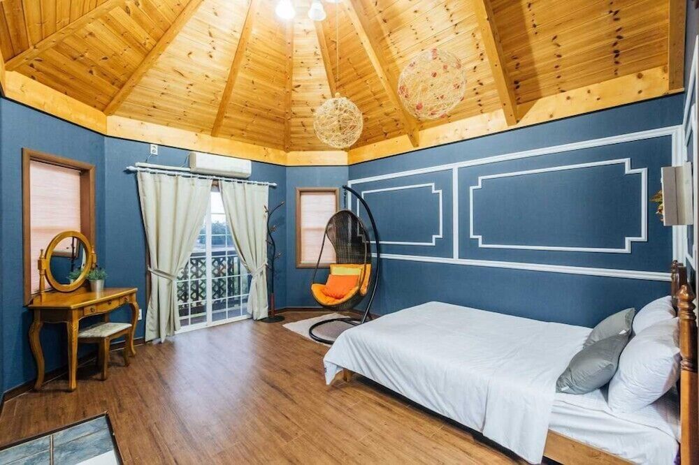Indigo Pension Room (Romantic Blue)