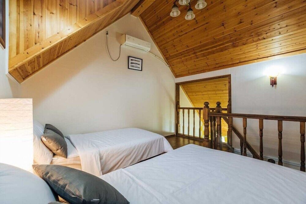 Indigo Pension Room (Lemon Yellow)