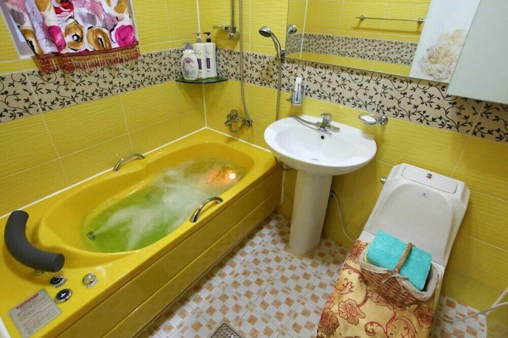 Indigo Pension Room (Lemon Yellow) 4