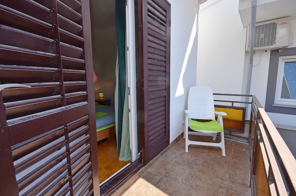 Apartment and Room Ivica Apartment (A1) 9