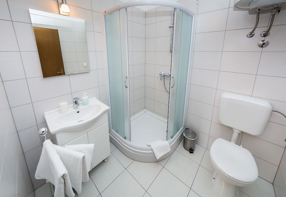 Rooms and Apartments Bruno Room, Garden View 6